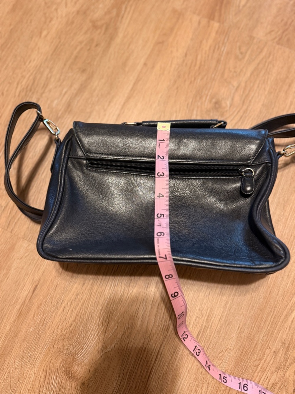 Valenti Vintage Leather Classic Black Crossbody Bag with Gold Hardware - Picture 9 of 9